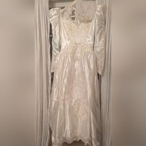 Vintage Lifetime of Loveliness Satin White Lace Beaded Wedding Gown w/Vail